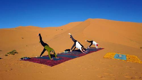 Merzouga : Yoga dans le désert